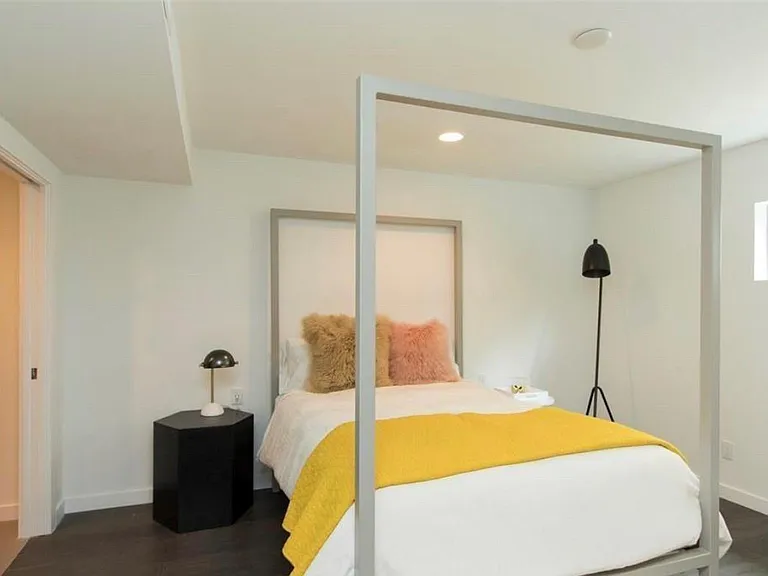 1410 Hyde Park Blvd #105 — Photo 12