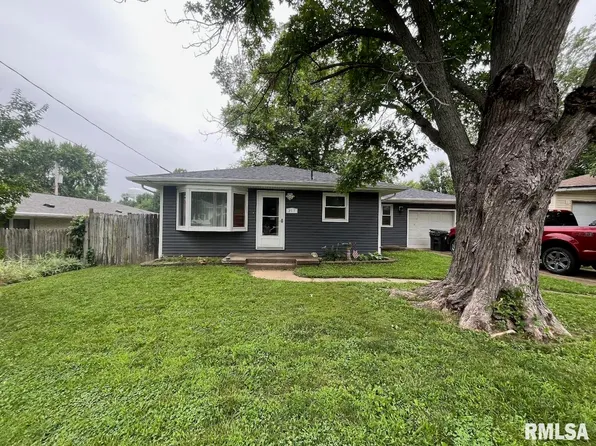 217 Sunrise Ave, Pekin, IL 61554