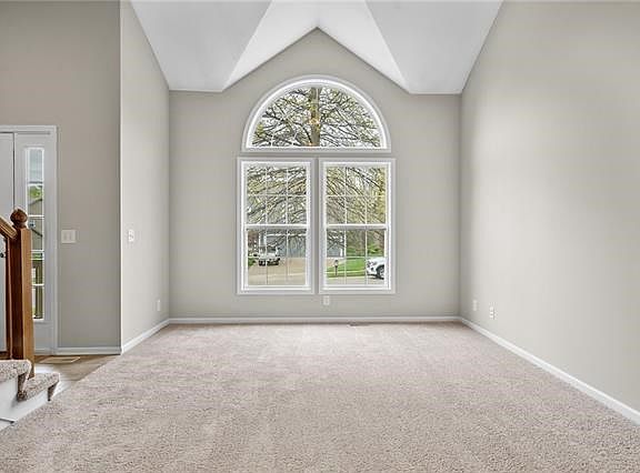 3rd image of 1227 Honeysuckle Dr