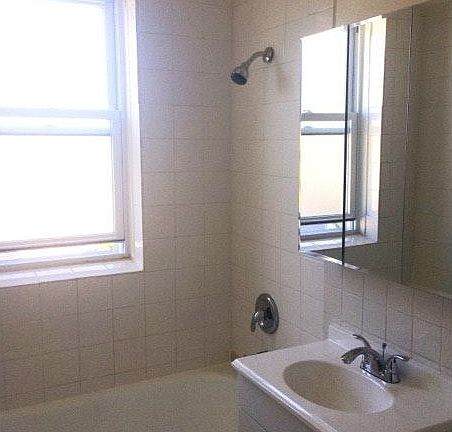 3rd image of 3410 W Foster Ave APT 1B