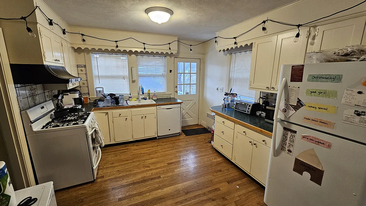 Photo 1 of 20 - 52 Greycliff Rd #1C - Boston, MA Primary Photo - 52 Greycliff Rd #1C
