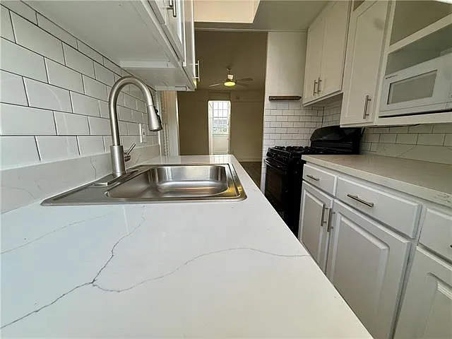 1123 Burgundy St #B — Photo 14