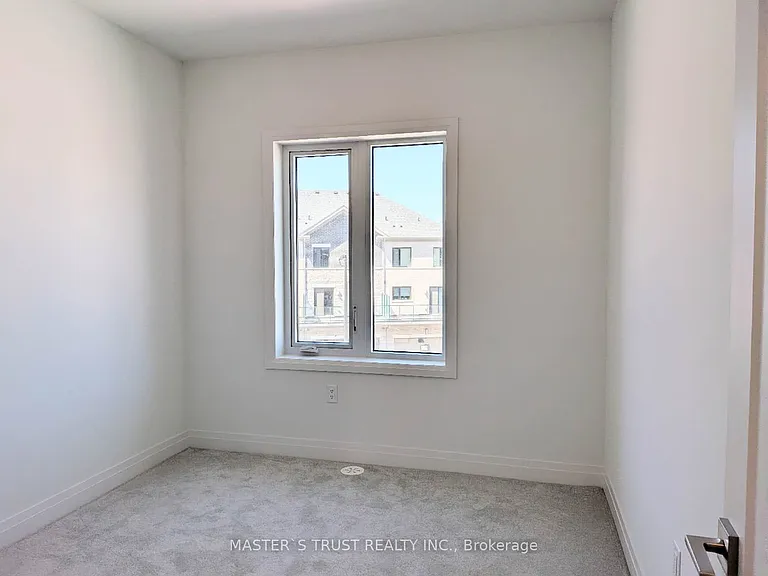 110 Grimsby Ln — Photo 20