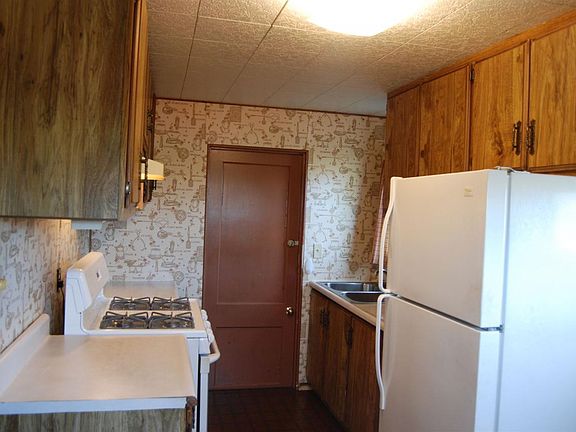 4th image of 341 W Indiana Ave