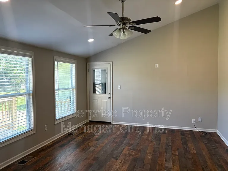 6843 Autumnhill Ln — Photo 4