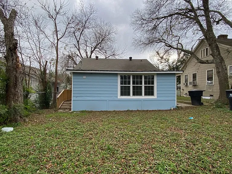 904 N Main St — Photo 14