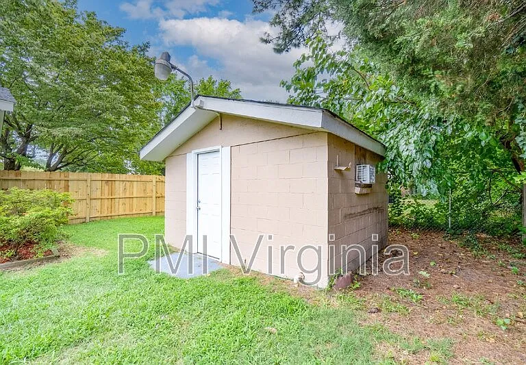 3310 Glasgow St — Photo 23