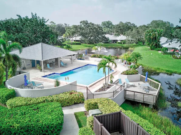 829 Club Dr, Palm Beach Gardens, FL 33418