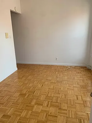 Rented by M.Grossman R.E. Management | media 14