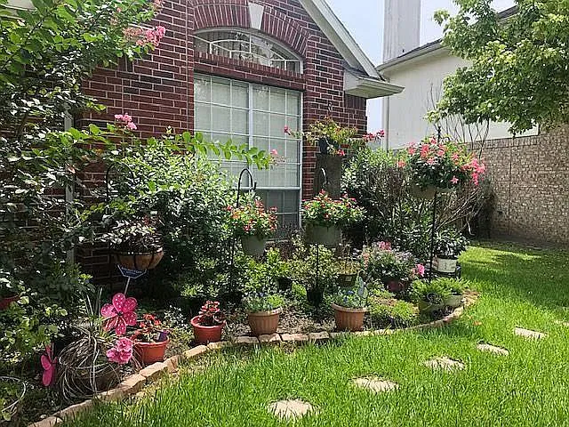 4 bed, 2.5 bath, 3401 sqft, $2,800 — Photo 2