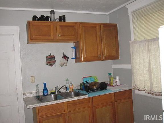 4th image of 926 Blaine Ave