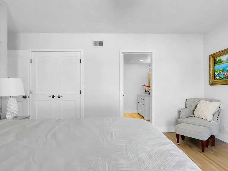 23037 Pennsylvania Ave — Photo 11
