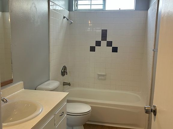 4th image of 2067 E Evergreen St #2067