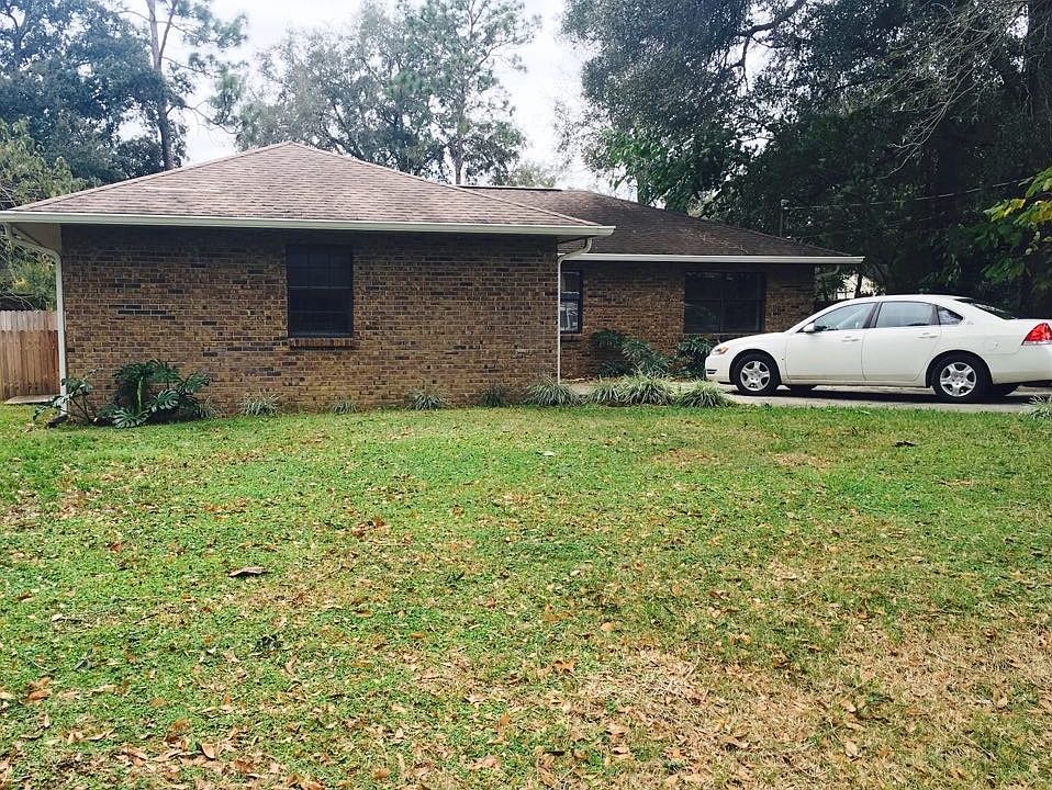 1st image of 3160 NE 45th St