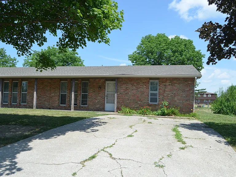 201-203 Maple Grove Way — Photo 1
