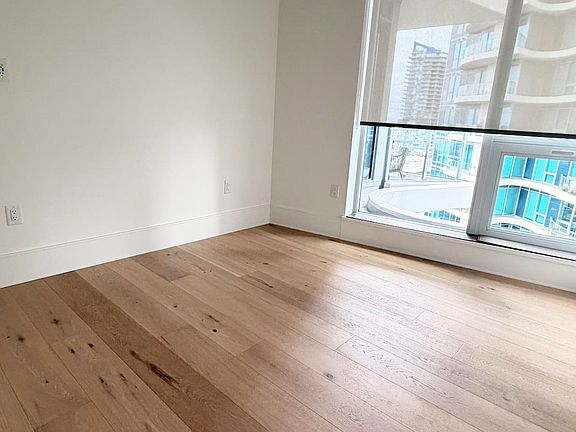 5th image of 1500 Martin St #1105