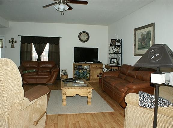 2nd image of 3025 View Ln