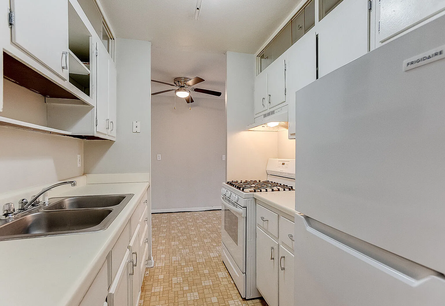 Eat Street Apartments — Photo 4
