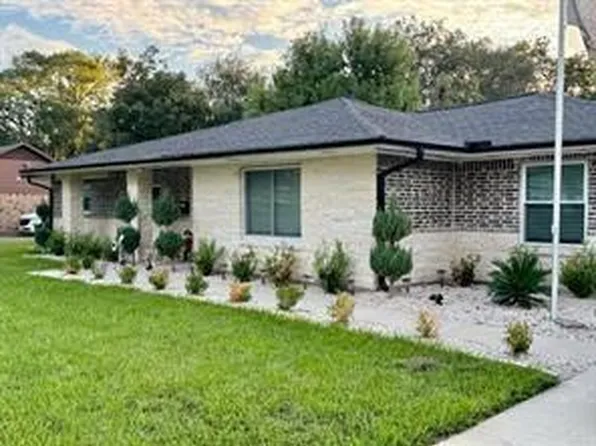 1402 Norwood St, Deer Park, TX 77536