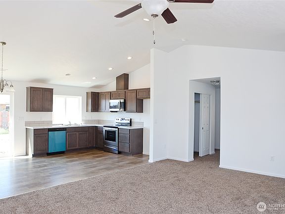 4th image of 709 P Street NE
