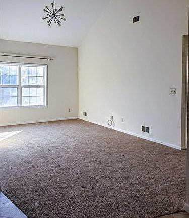 4th image of 395 Cambridge Dr #395