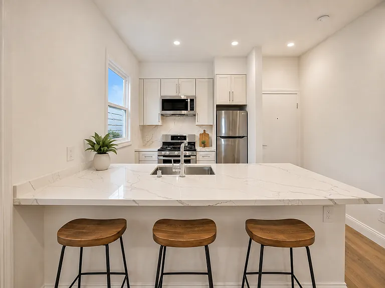 1710 Larkin St — Photo 3