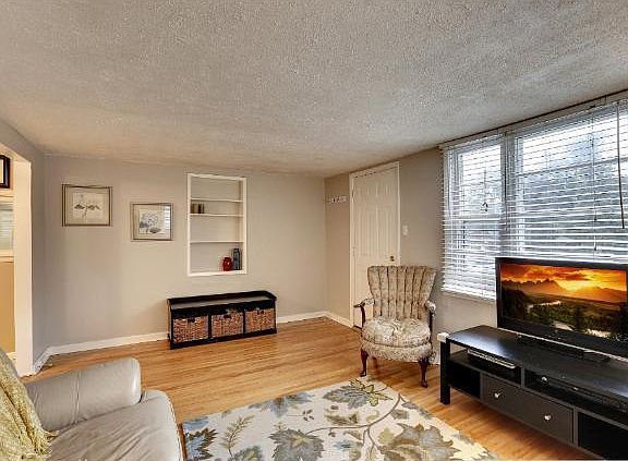 3rd image of 10220 Minnetonka Blvd