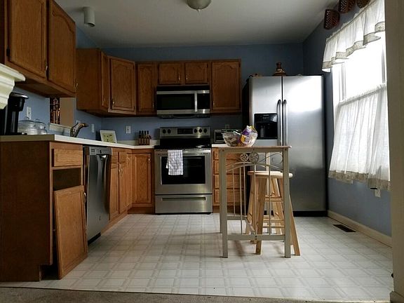Oak cabinet kitchen with new dishwasther, stove, microwave. Fridge is newer and negotiable.