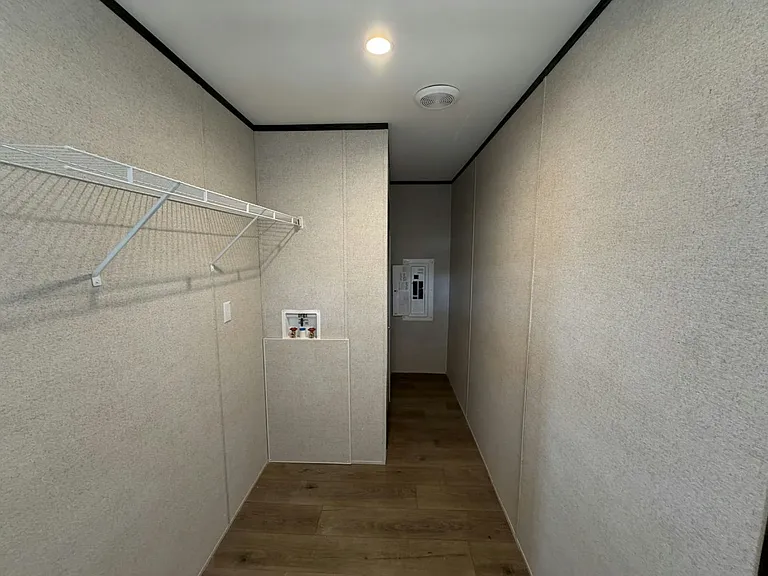 131 Lakeside Garden Cir #131 — Photo 16