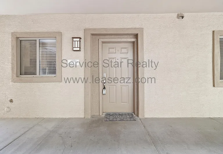920 E Devonshire Ave #1001 — Photo 2