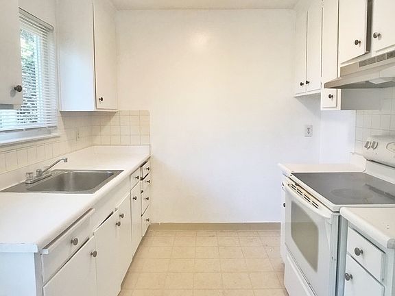 2nd image of 21888 Thelma St APT 3