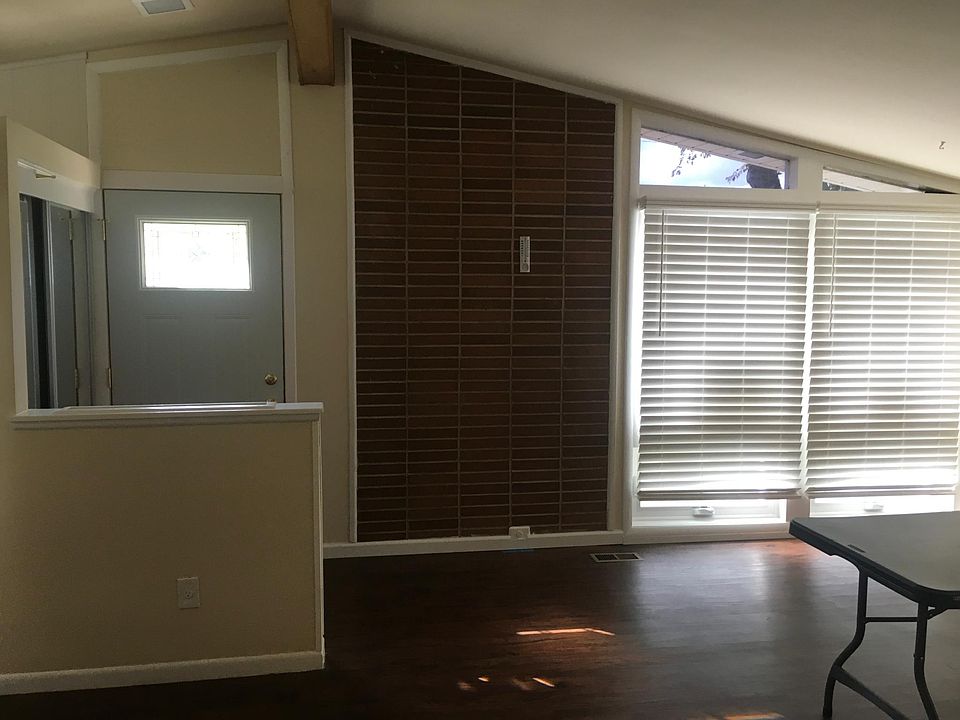 2nd image of 31820 Briar Ln