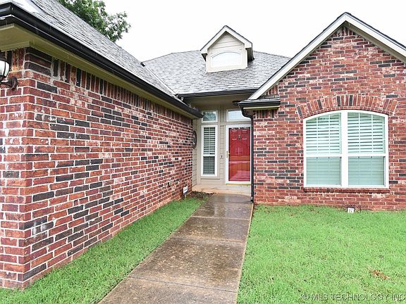 5th image of 25615 Briar Dr