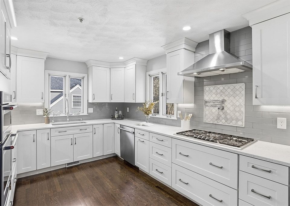 1st image of 20 Winterberry Way