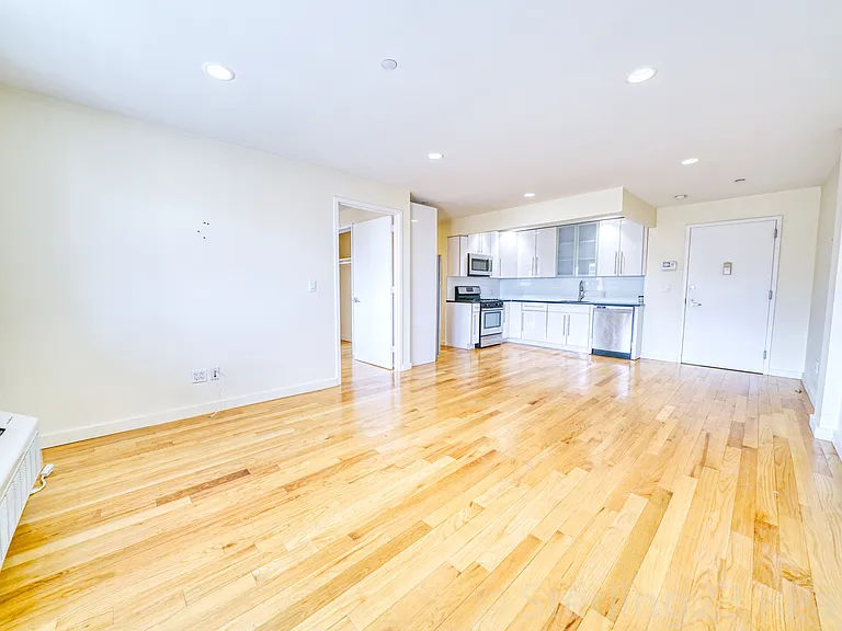 2315 Astoria Blvd #6A — Photo 8