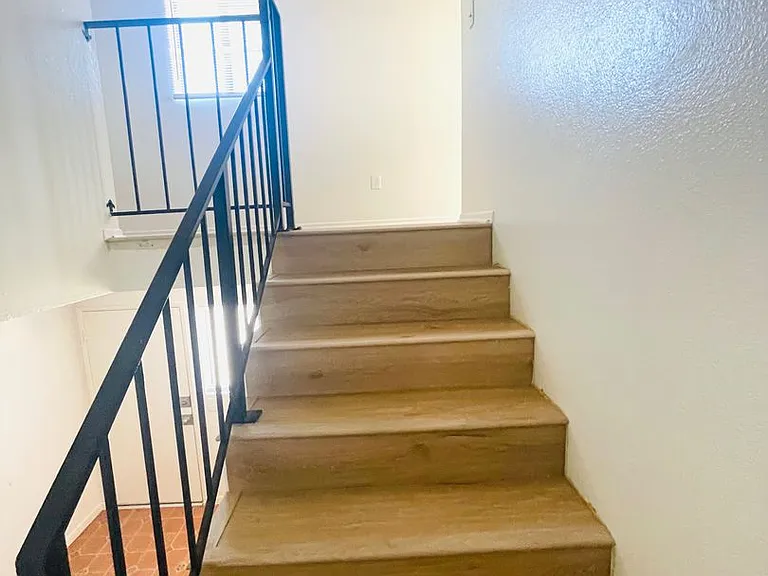 345 Clay St — Photo 5