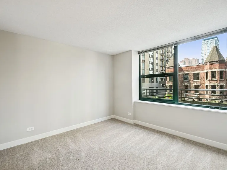 West77 Apartments — Photo 65