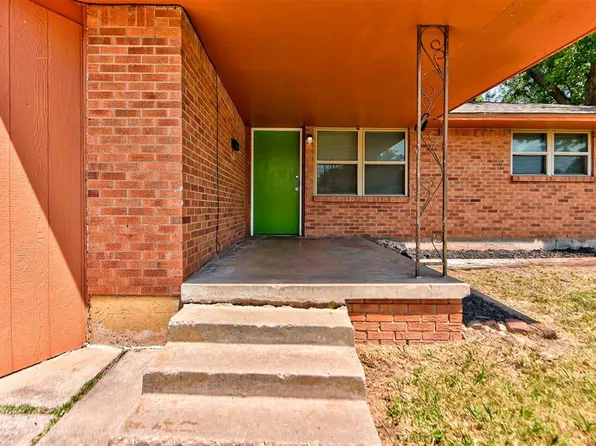 773 SW 2nd St, Moore, OK 73160