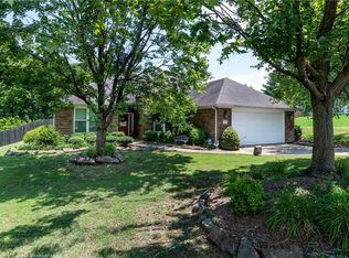 864 Hillcroft Ter, Cave Springs, AR 72718