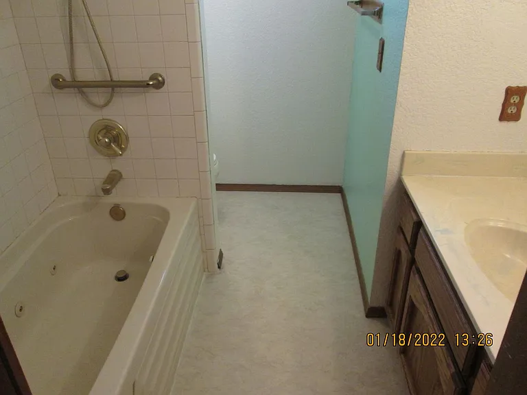 527 N Washington St — Photo 15