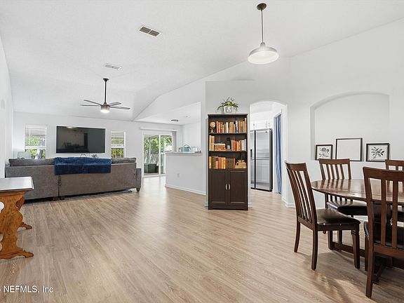 4th image of 9061 BRIDGECREEK Drive W