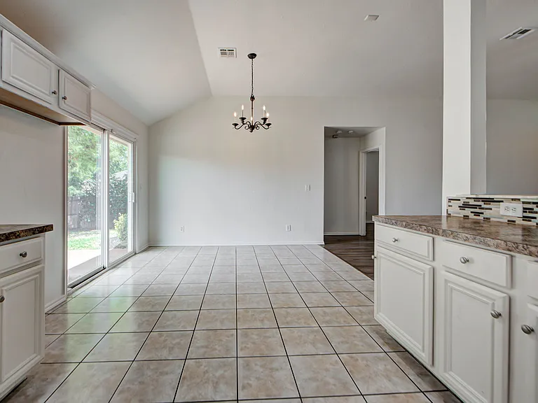 608 Cavecreek St — Photo 20