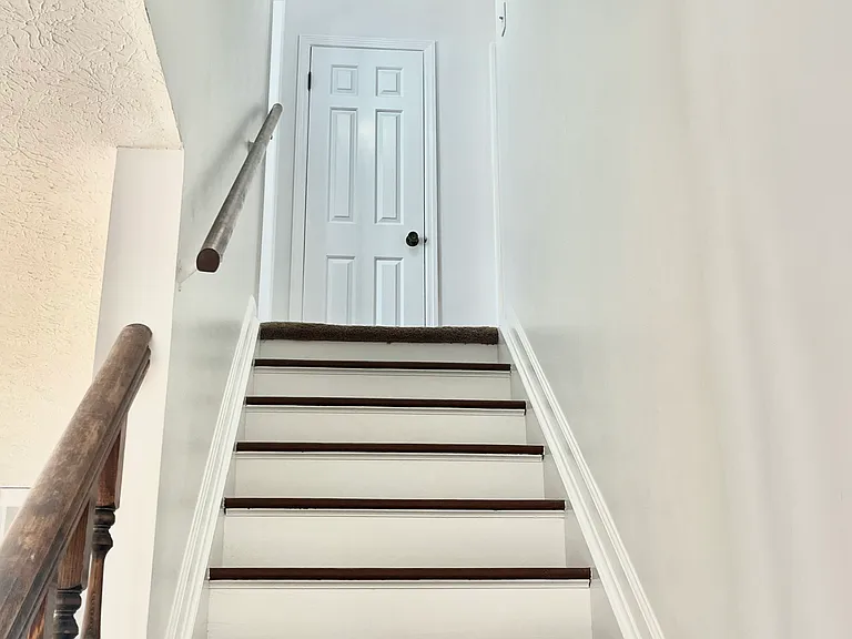 1464 Ashbourne Dr — Photo 7