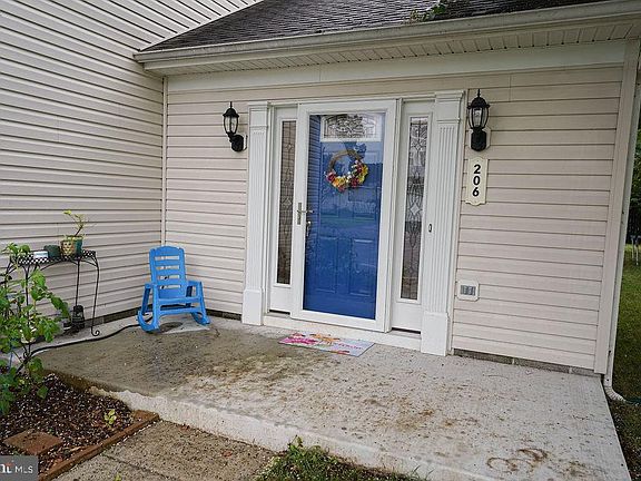 4th image of 206 Donegal Ln