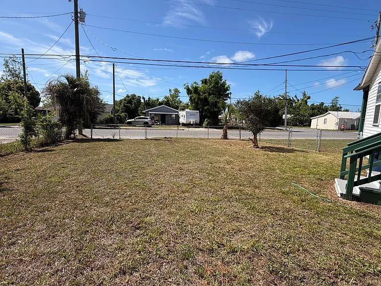300 N James Ave — Photo 18