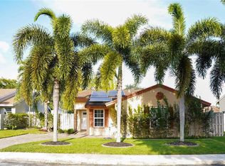 660 Pine Ridge Ter, Davie, FL 33325