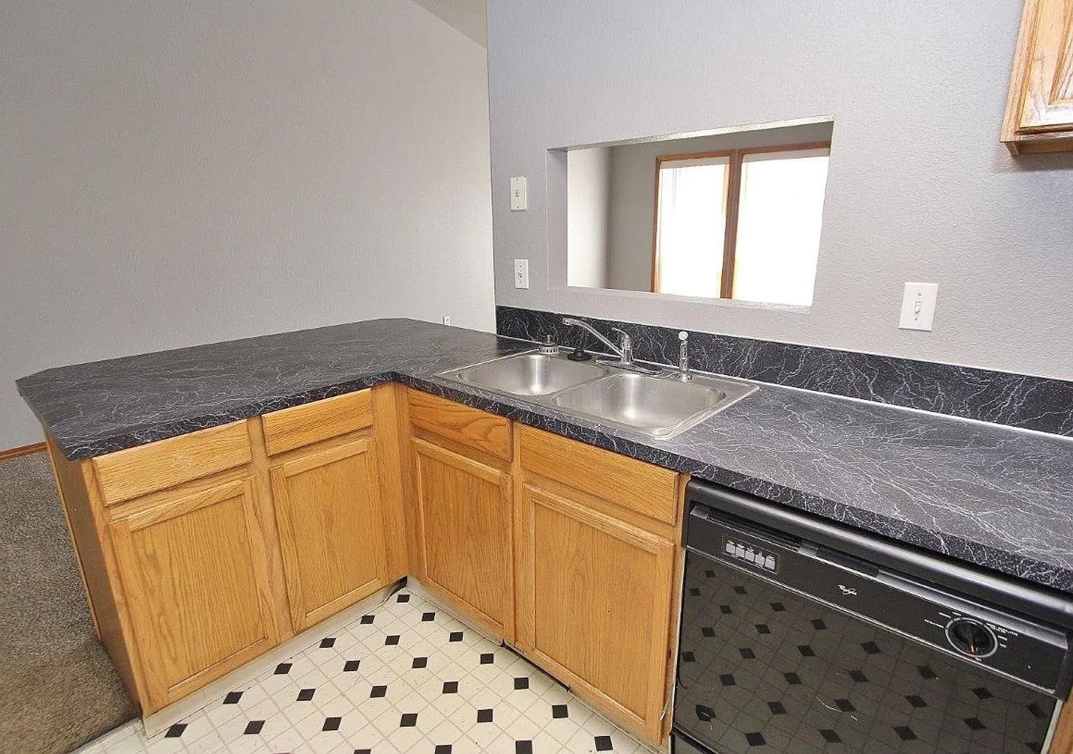 Single-Level Unit w/1-Car Garage — Photo 1