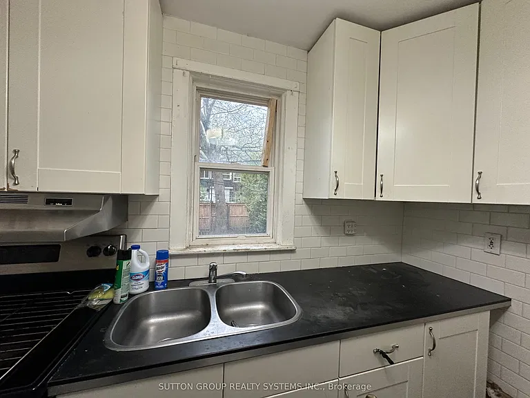 497 Annette St #1 — Photo 2