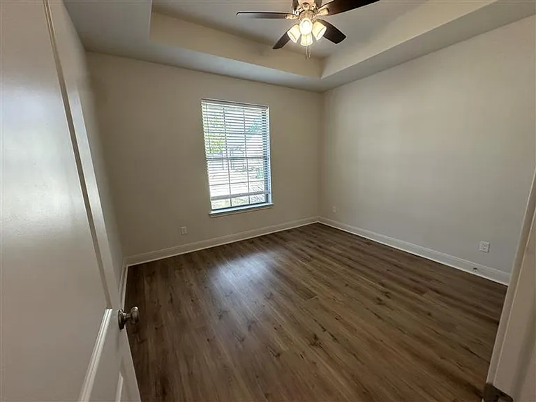 8406 Cambridge Rd — Photo 3