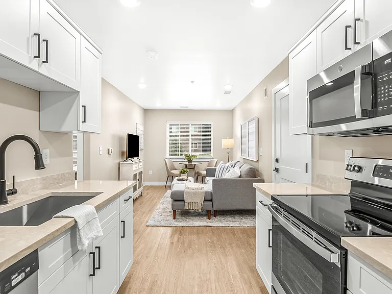 The Residence at Chesterfield Corners — Photo 13